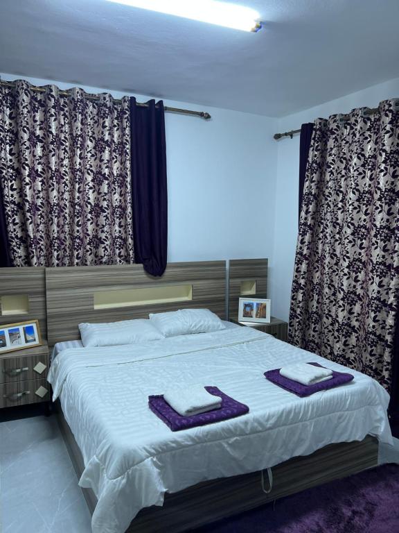 Postel nebo postele na pokoji v ubytování Jarash