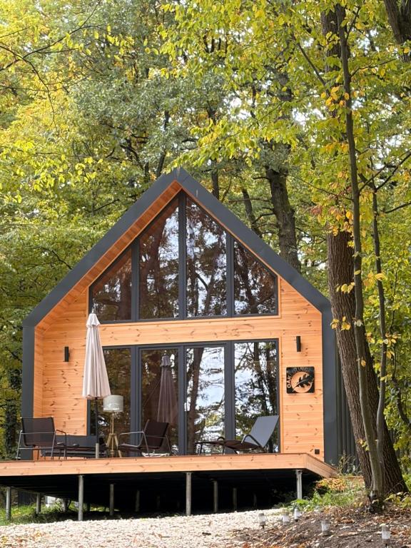 a cabin in the woods with a large window at Oaklounge Apartman in Kismaros