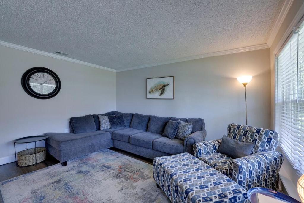 Χώρος καθιστικού στο Savannah Historic Charm 4 bedroom