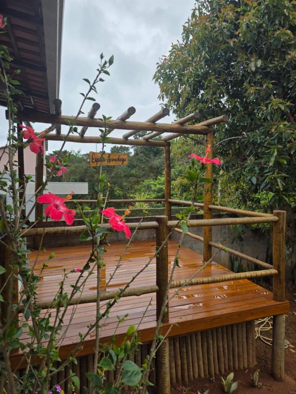 a wooden bench sitting on top of a wooden deck at Cantinho do Ipê Alto Caparaó MG in Alto Caparao