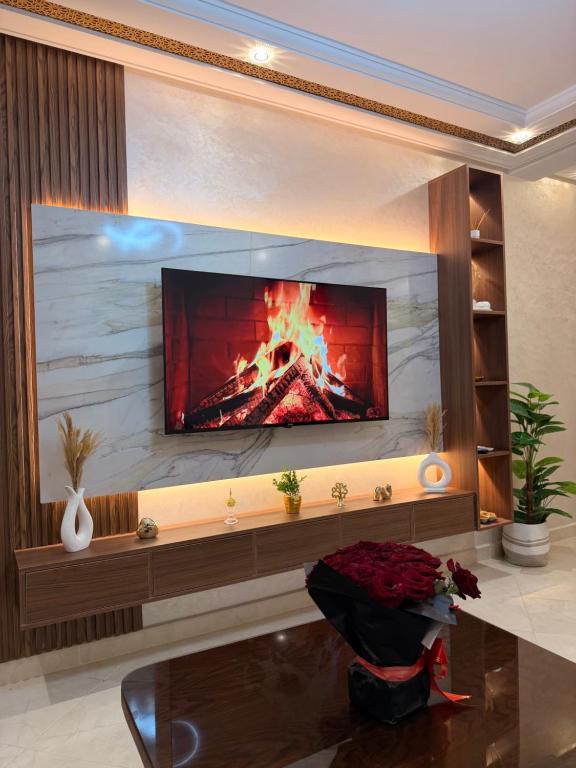 a living room with a tv on a wall at Apartamento moderno con wifi y parking gratis in Tangier