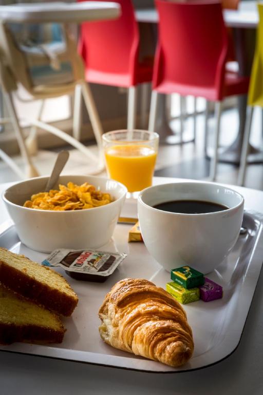 Makanan di atau berdekatan hotel
