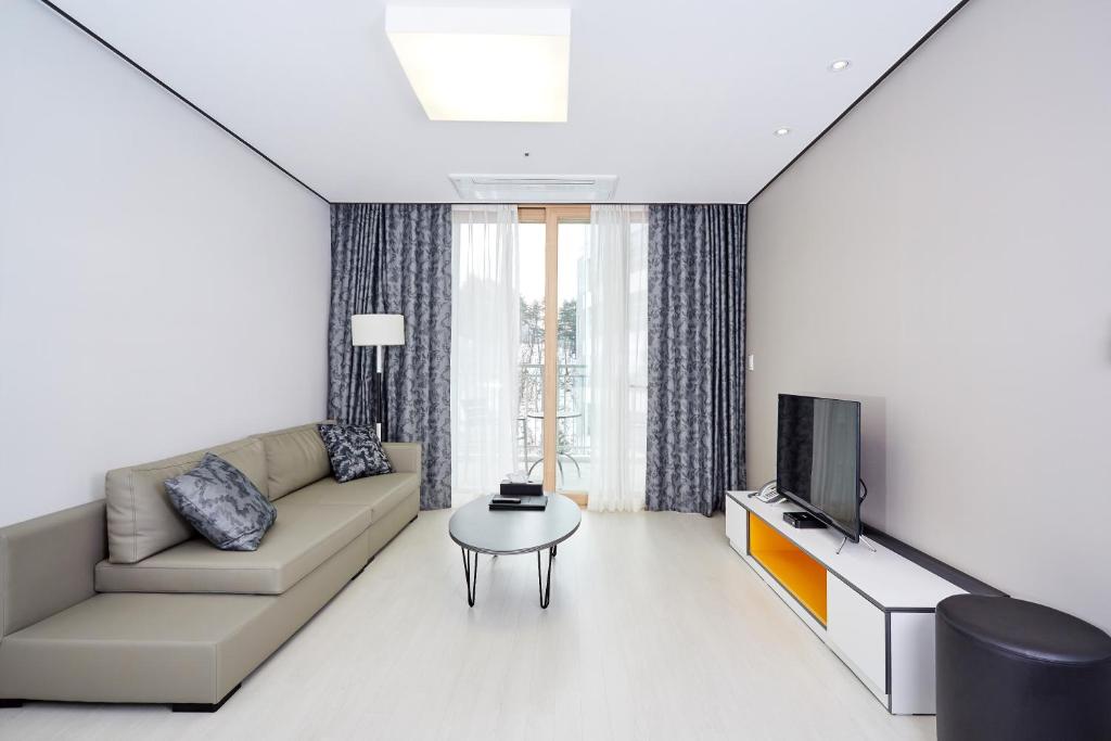 Pyeongchang I-One Resort - Family Room With Mountain View