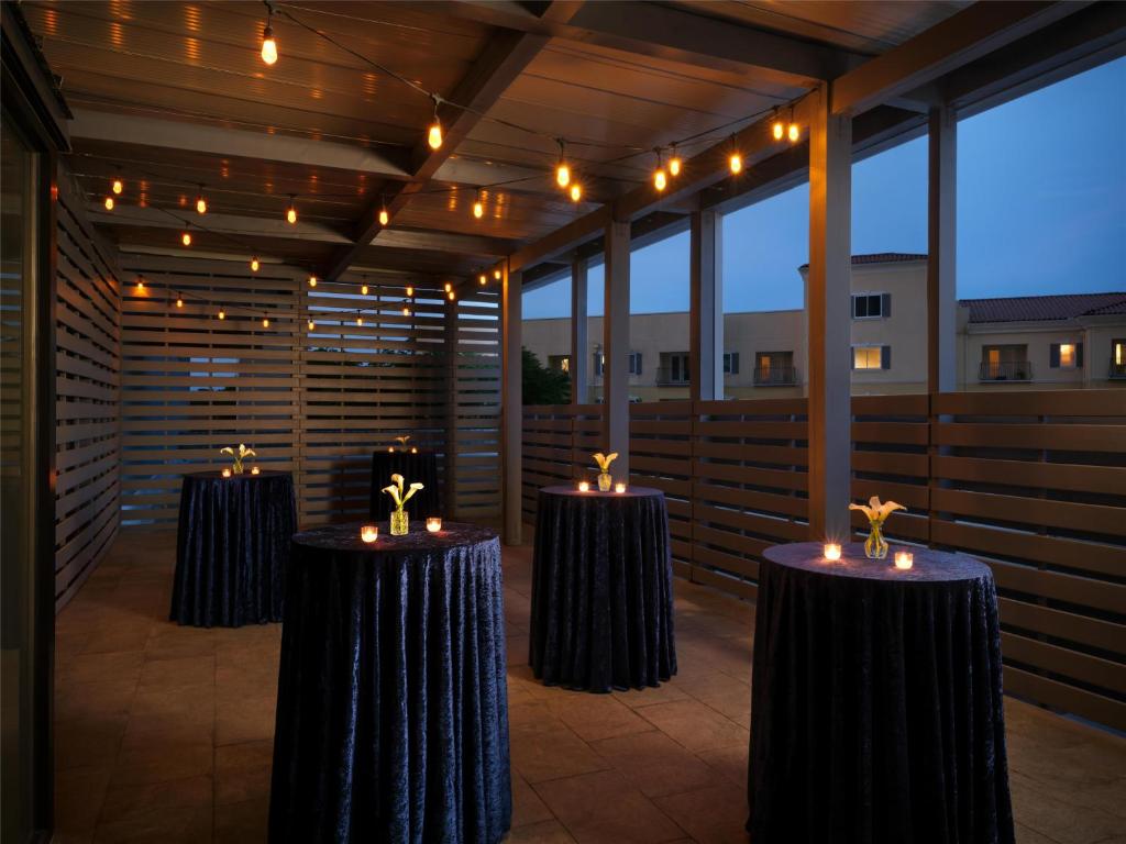 The Starling Atlanta Midtown, Curio Collection by Hilton photo