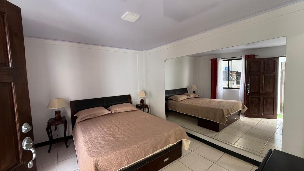 Una cama o camas en una habitación de Hostalito F&F