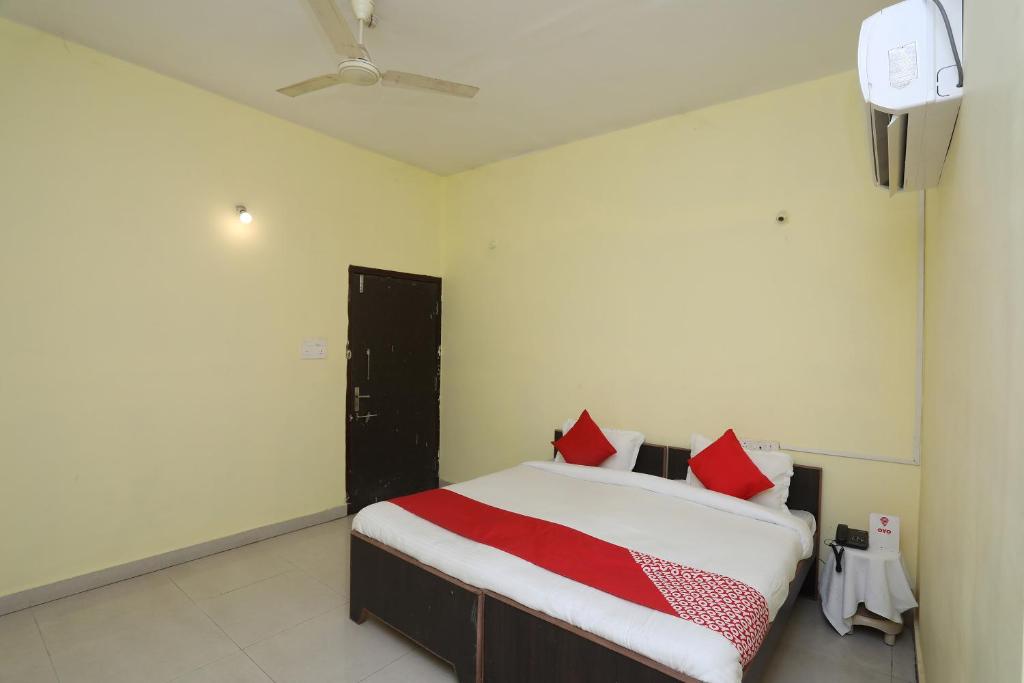 Imagen de la galería de Hotel O Dhotre Marriage Garden, en Raipur