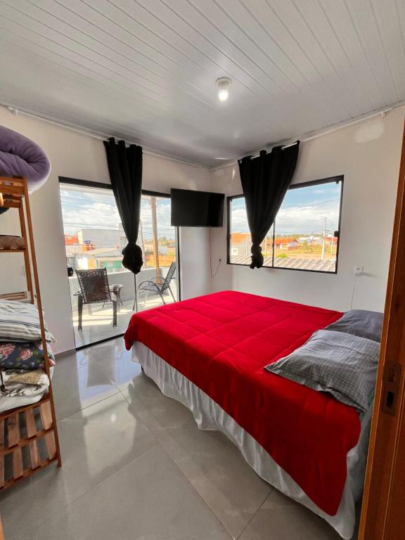 Katil atau katil-katil dalam bilik di Apartamento 600 metros do mar, 14 minutos do centro de Torres