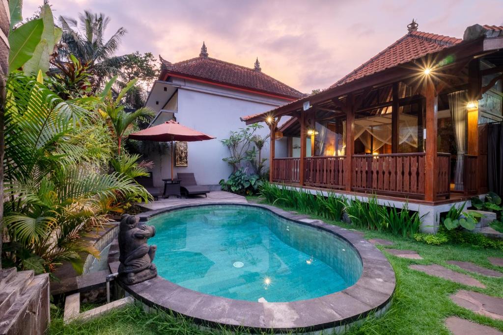 Bazén v ubytování Anggi Villas Ubud nebo v jeho okolí