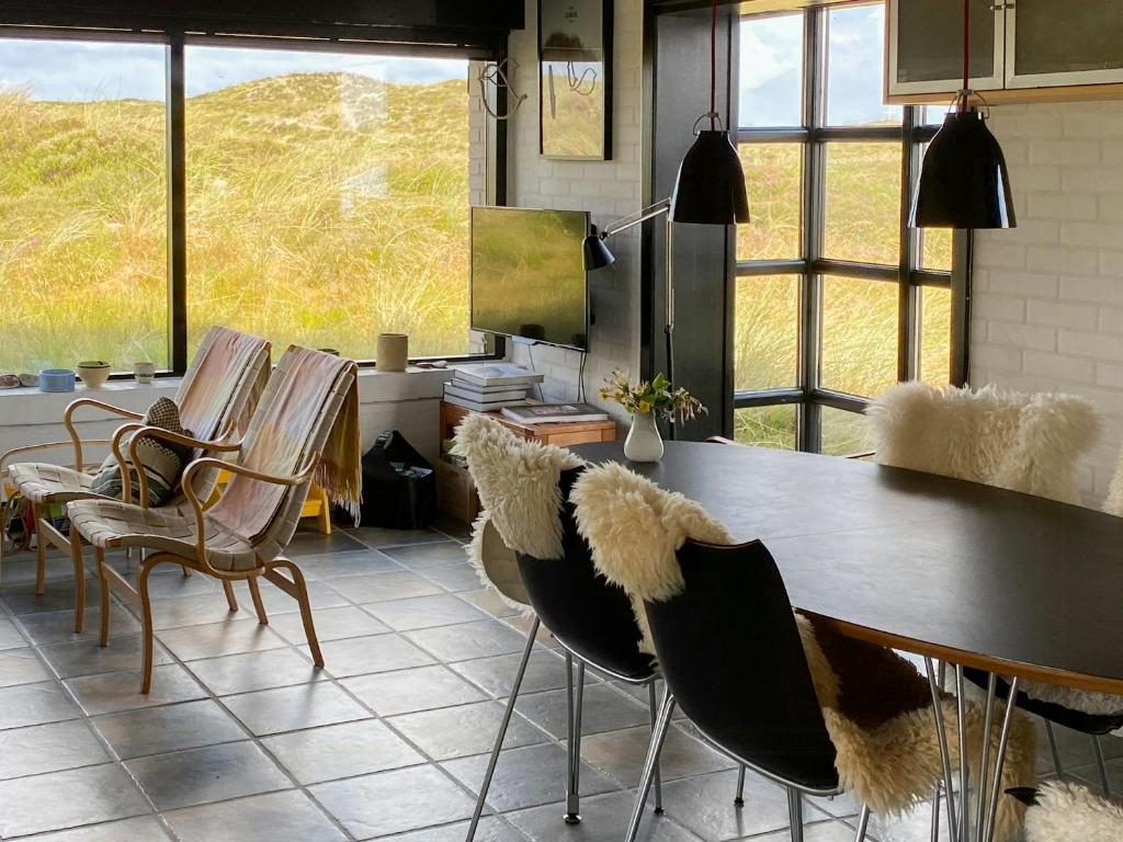 Posezení v ubytování Summerhouse By The Heath Near The North Sea