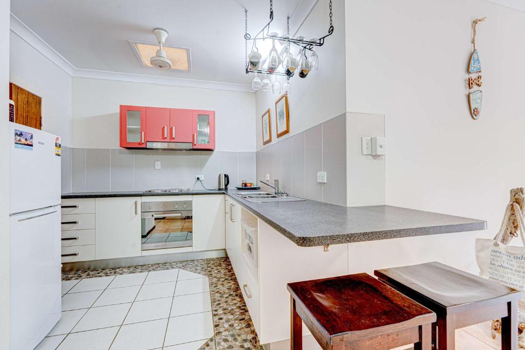 Kuchyň nebo kuchyňský kout v ubytování Liana 10 One bedroom beachfront views