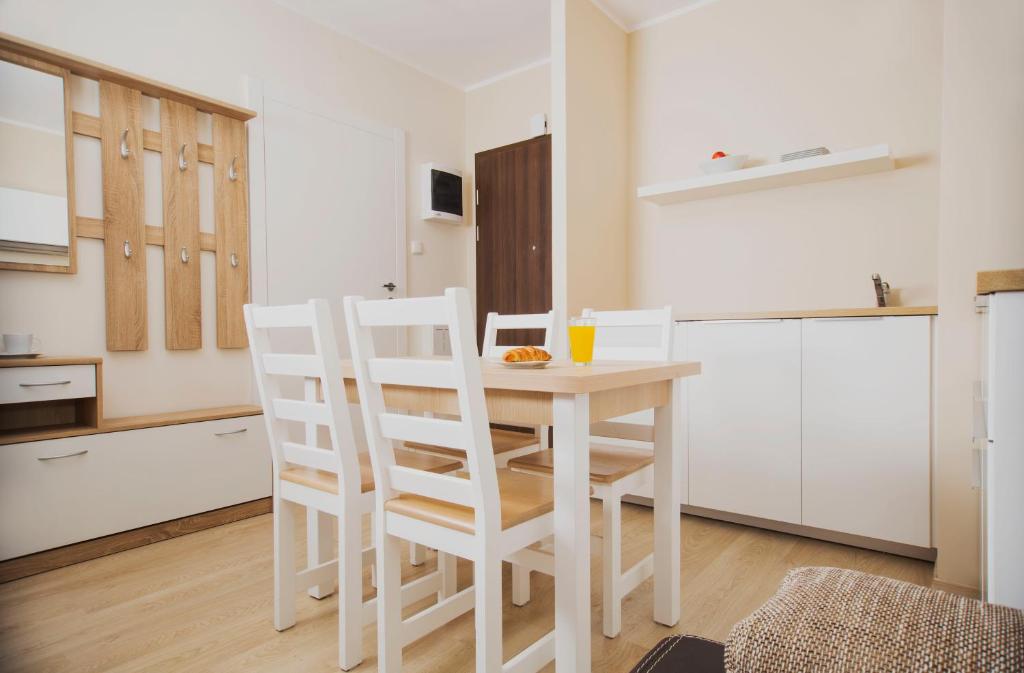 Holidays Home Apartamenty Chmielna - One-Bedroom Apartment With Balcony