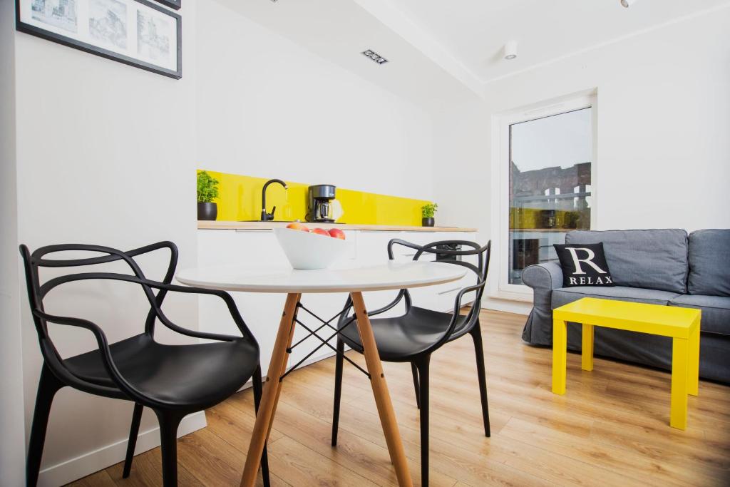 Holidays Home Apartamenty Chmielna - One-Bedroom Apartment With Balcony