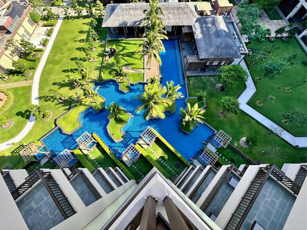 Premier Ocean View Twin Room with Balcony and Bathtub