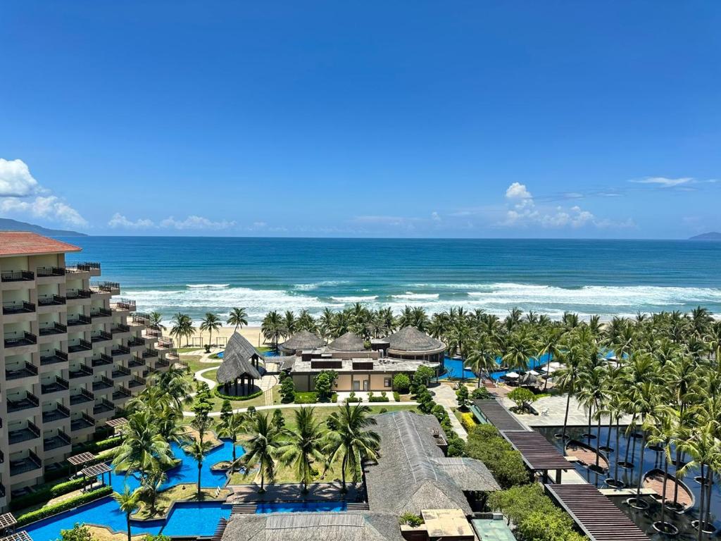 Premier Ocean View Twin Room with Balcony and Bathtub
