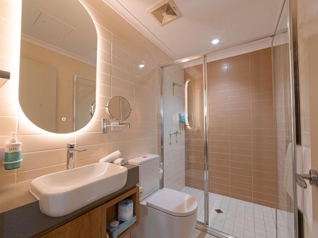 
One-Bedroom Executive Suite with Pool View
