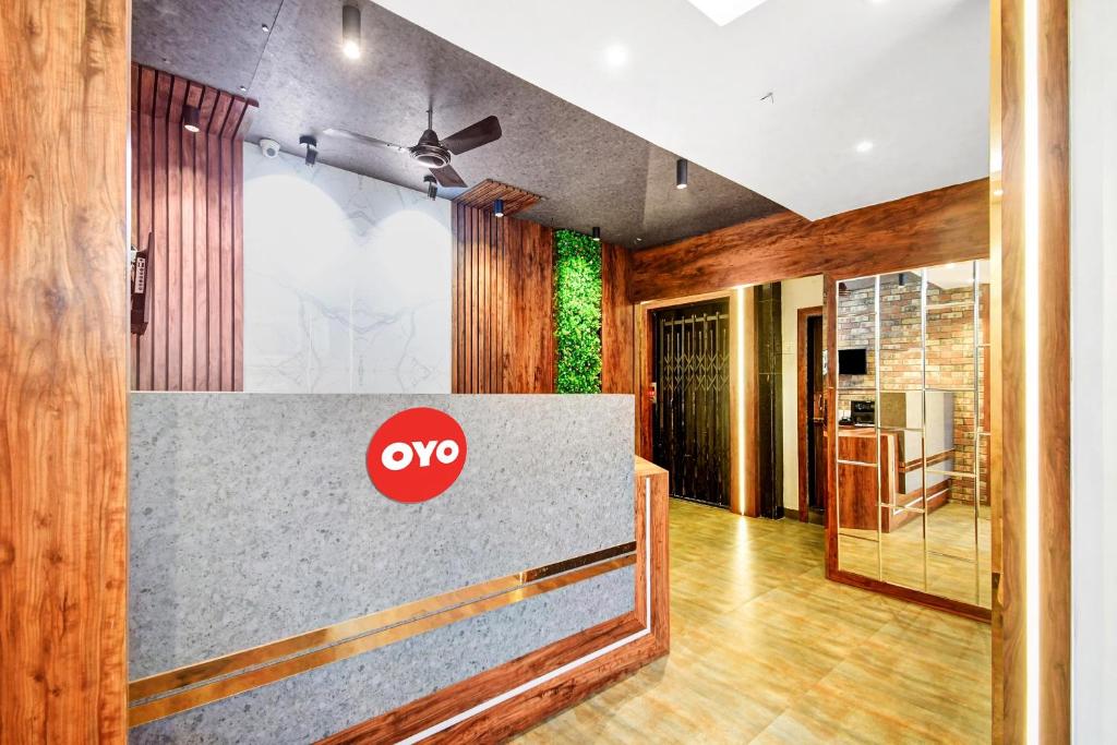 a lobby with aype sign on a wall in a house at Hotel O Grand Lazeez Dumurjala outdoor Stadium in Sāntrāgāchi