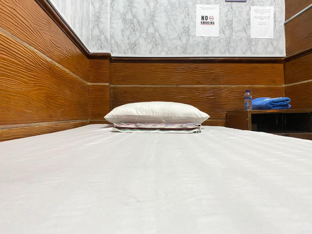 Homestay Jaya Asri Syariah RedPartner near Alun Alun Jombang - シングルルーム