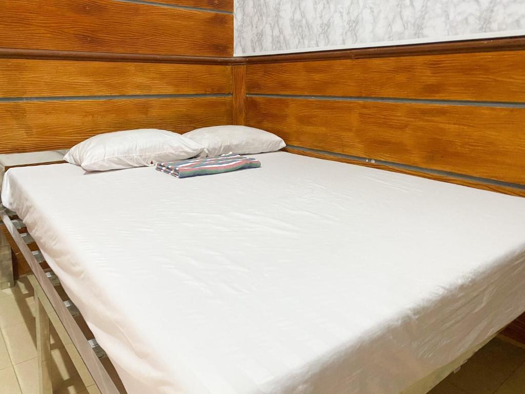 Homestay Jaya Asri Syariah RedPartner near Alun Alun Jombang - スタンダード ダブルルーム