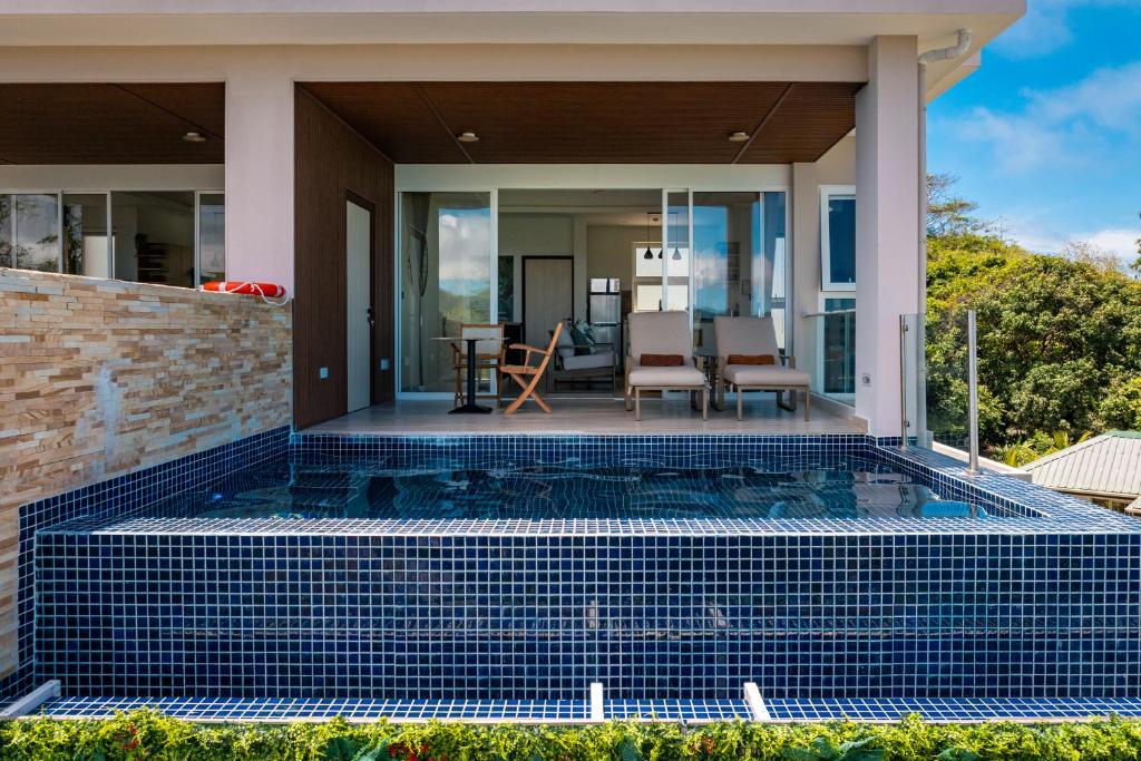 Bazén v ubytování Seyrenity Heights nebo v jeho okolí