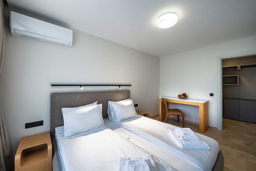 Postel nebo postele na pokoji v ubytování Nik Palas Luxury Residence