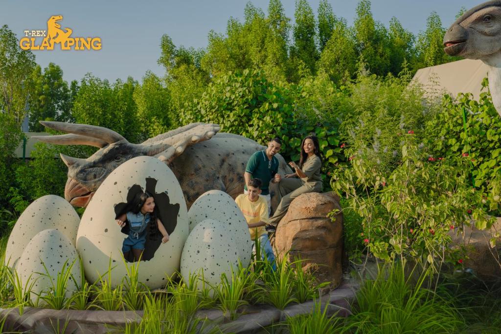 لابی و فضای عمومی T-Rex Glamping, Dubai Parks and Resorts - تصویر ۵