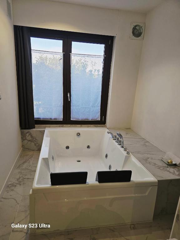 Piccolo Feudo Green Resort - Deluxe Suite With Spa Bath