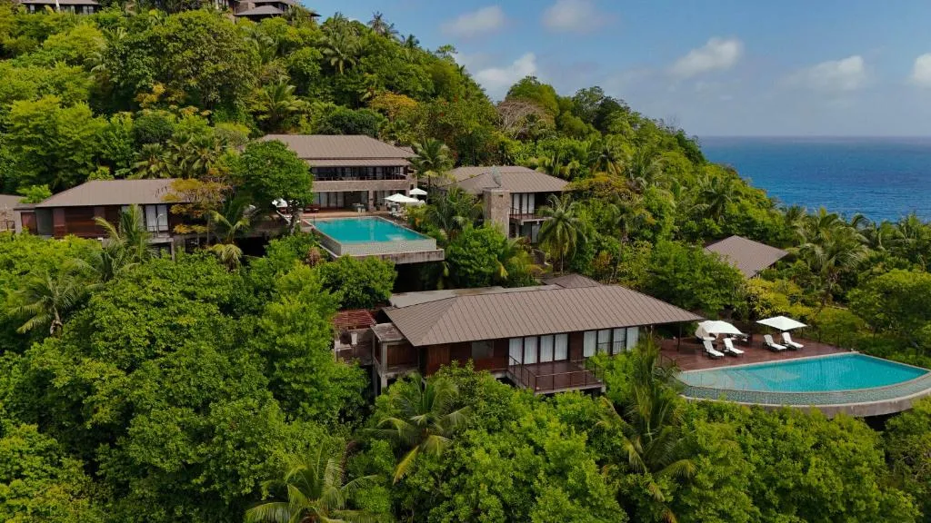 Eight Bedroom Residence Villa