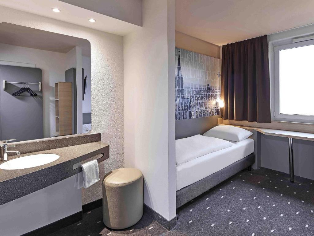 B&B Hotel Köln-West - Resim 2