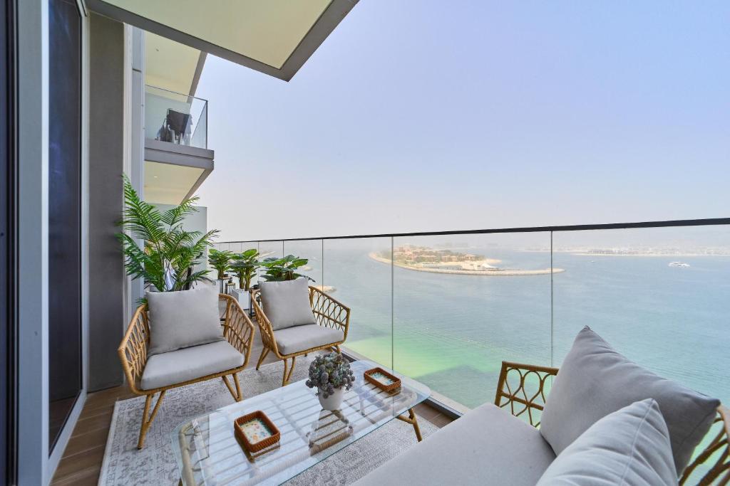 Luxury 2BR Beach Isle With Palm Views and Beach Access, Dubai (prezzi ...