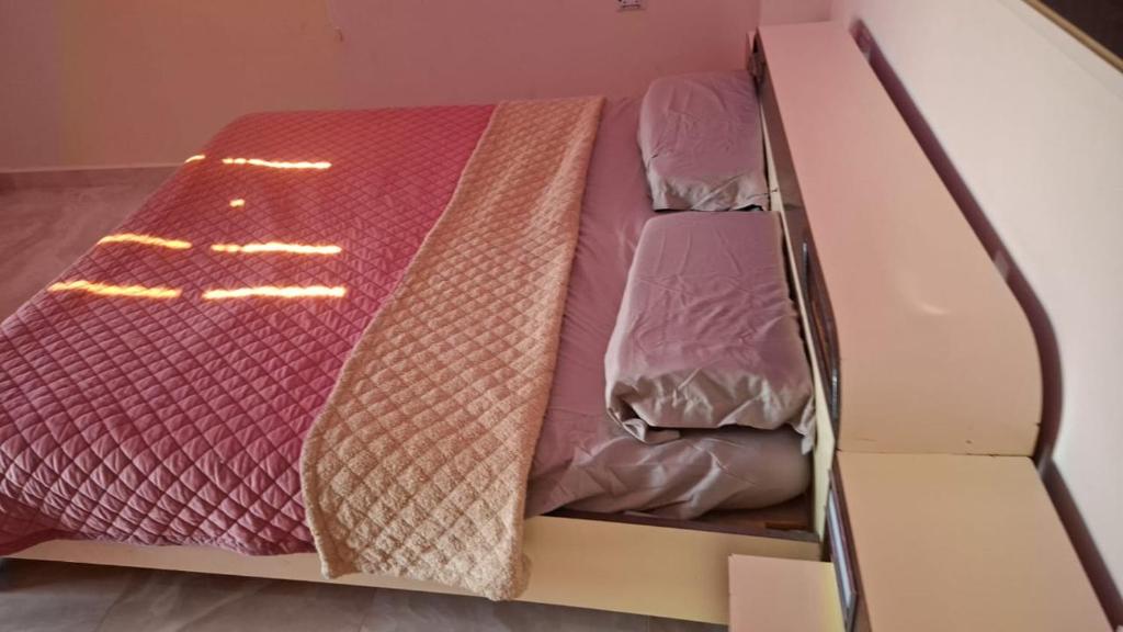 Postel nebo postele na pokoji v ubytování مزرعة اللؤلؤة الريفية