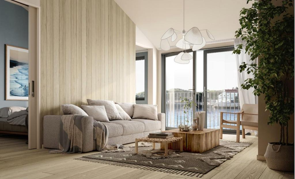 una sala de estar con un sofá y una mesa en Modern & Elegant Apartment in Henningsvær, en Henningsvaer