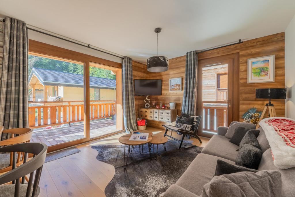 3 Sophie - B103 - Snow and Trek - Morzine