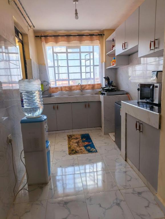 Kuchyň nebo kuchyňský kout v ubytování Amara suites ongata Rongai