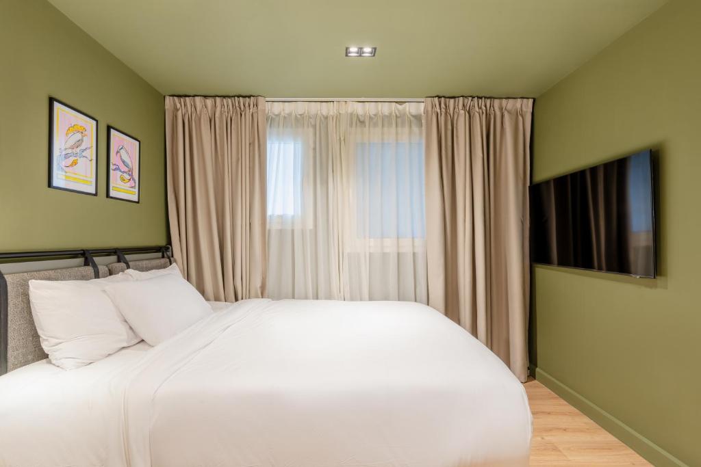 grey l studio apartments Downtown Cairo Ouzonian House - 2