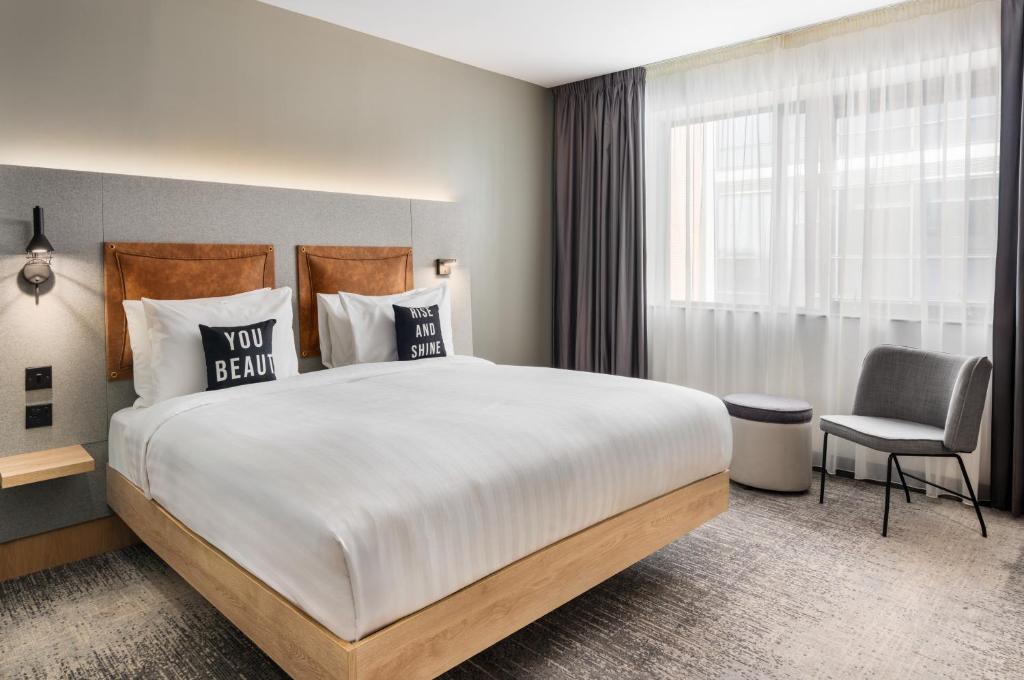 
Moxy King Room with City View
