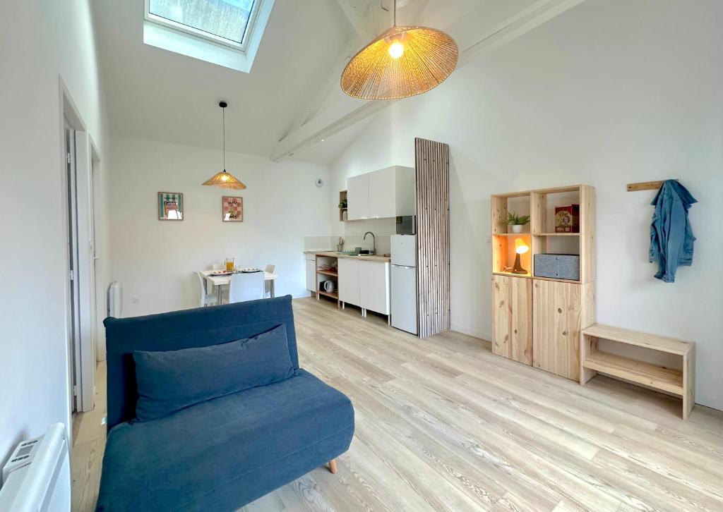 Kuchyň nebo kuchyňský kout v ubytování L'Atelier des Couleurs - T2 Neuf - plain-pied