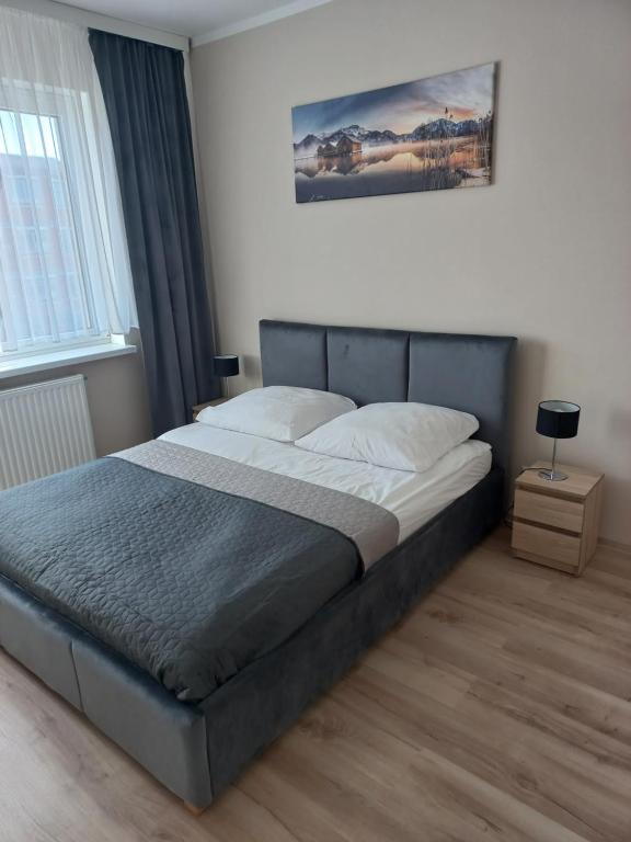 Postel nebo postele na pokoji v ubytování Apartament ósemka
