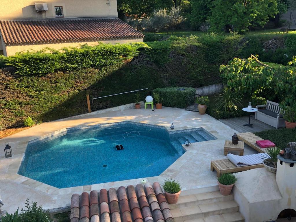 an overhead view of a swimming pool in a backyard at Escapade Au Soleil in Gréasque