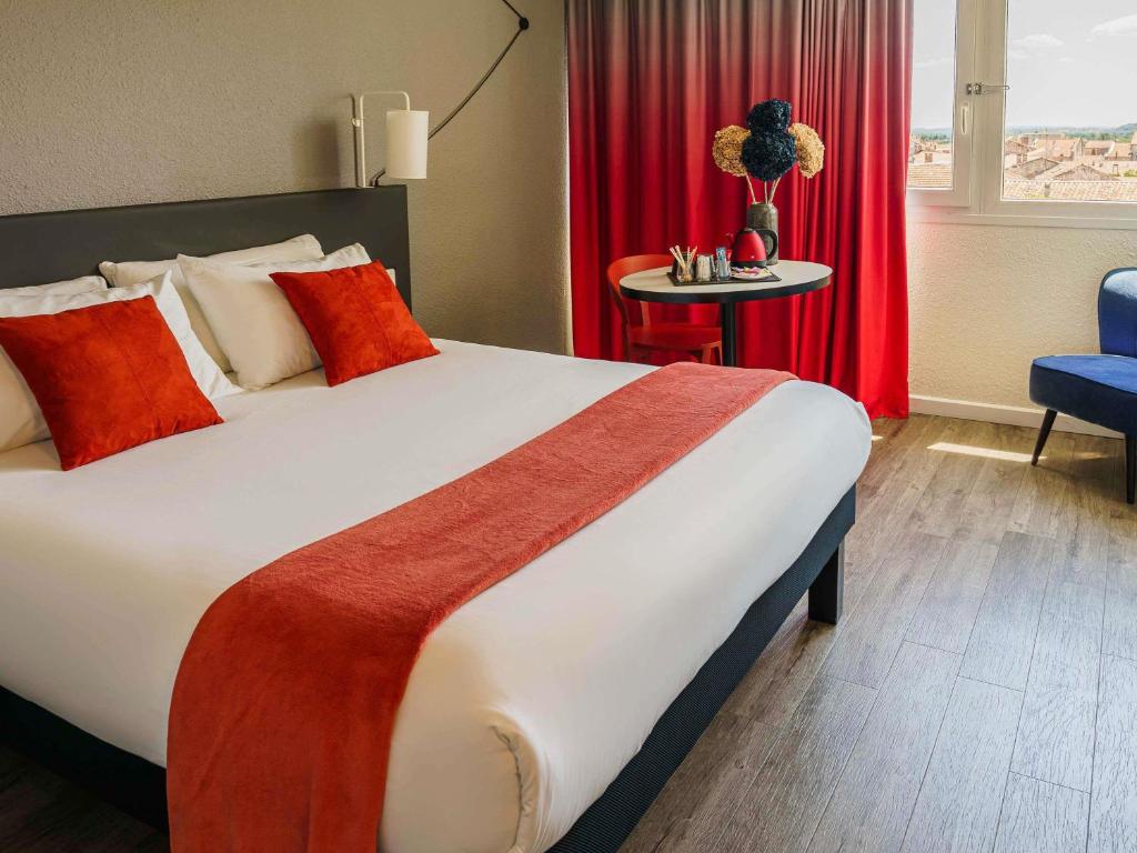 Ένα ή περισσότερα κρεβάτια σε δωμάτιο στο Ibis Alès Centre Ville
