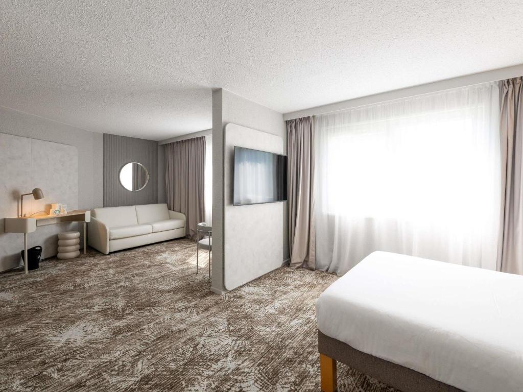 Novotel Macon Nord - Porte de Bourgogne - 标准间 - 带一张双人床和三张单人床