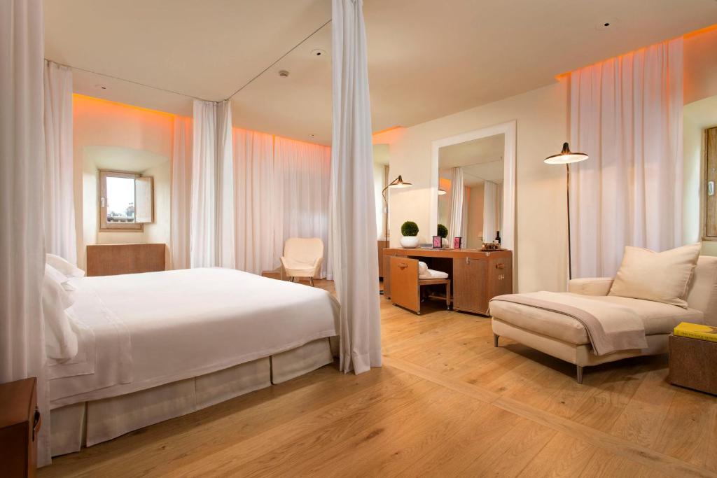 
Junior Suite - Arno River View
