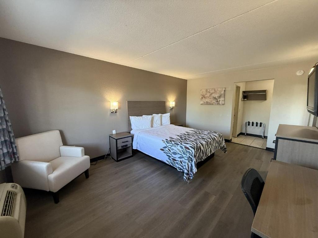 Ένα ή περισσότερα κρεβάτια σε δωμάτιο στο Red Roof Inn Tucson