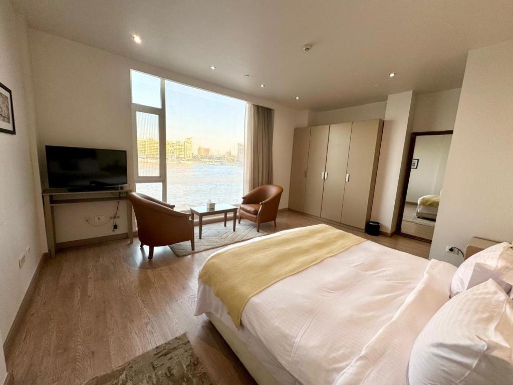 Μια τηλεόραση ή/και κέντρο ψυχαγωγίας στο Riverside Hotel