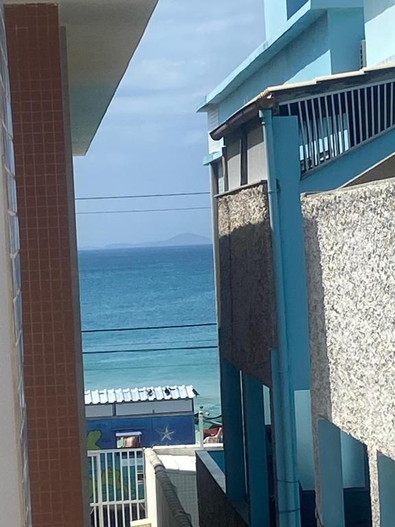 a view of the ocean from a balcony of a building at Apenas 50 metros da Prainha de Arraial do Cabo - excelente apartamento in Arraial do Cabo