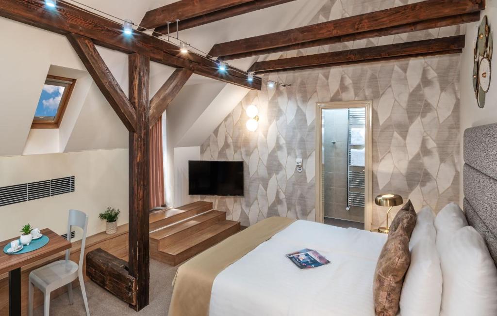 Golden Angel Suites by Adrez - Resim 35