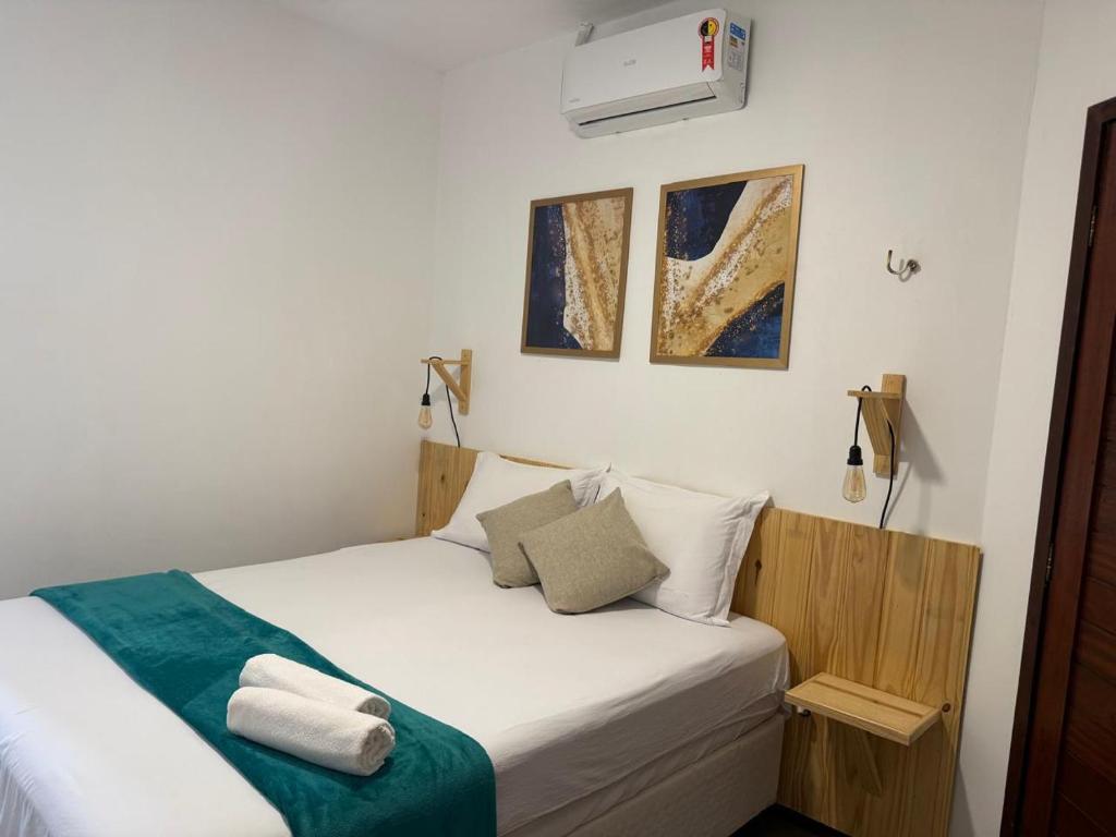 a bedroom with a bed with two towels on it at Apartamentos Ventos da Sibauma in Tibau do Sul
