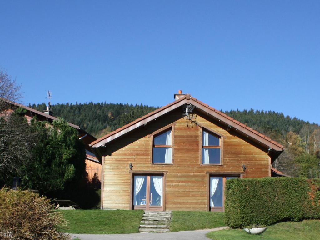Chalet spacieux à Gérardmer avec terrasse et équipements familiaux
