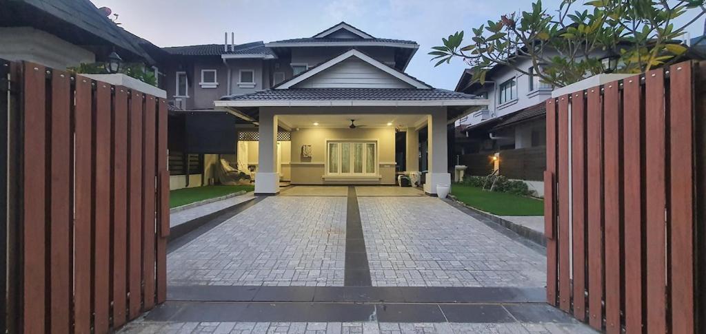 Kemensah Cottage Homestay with Swim pool