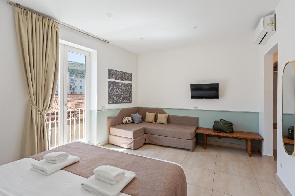 Boutique Suites 186 - 13