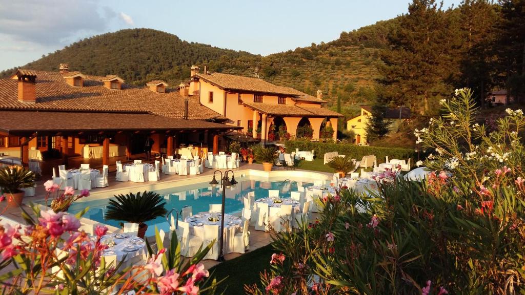 The swimming pool at or close to Hotel La Fattoria